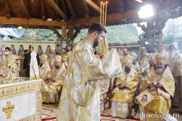 Sfânta Liturghie de la Proclamarea Canonizării Sfântului Cuvios Mărturisitor Arsenie de la Prislop