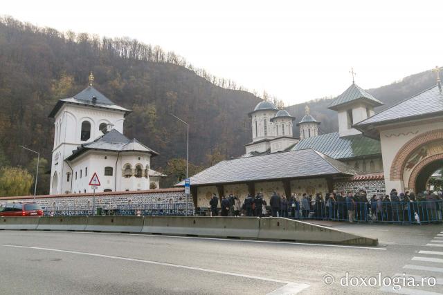 Sfânta Liturghie de la Proclamarea Canonizării Sfântului Cuvios Mucenic Visarion de la LainiciSfânta Liturghie de la Proclamarea Canonizării Sfântului Cuvios Mucenic Visarion de la Lainici