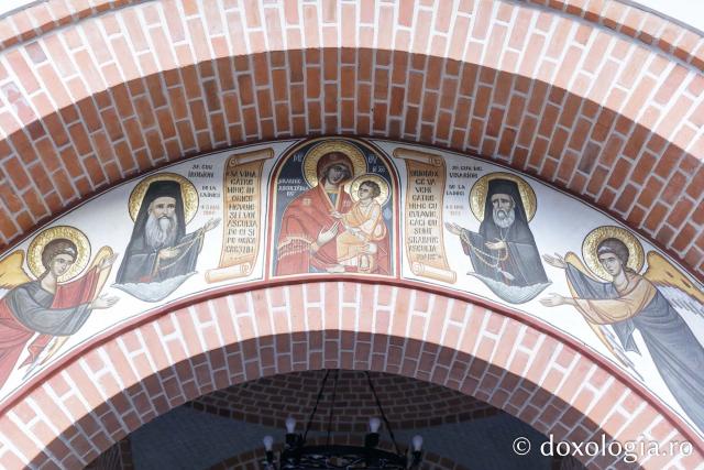 Sfânta Liturghie de la Proclamarea Canonizării Sfântului Cuvios Mucenic Visarion de la LainiciSfânta Liturghie de la Proclamarea Canonizării Sfântului Cuvios Mucenic Visarion de la Lainici