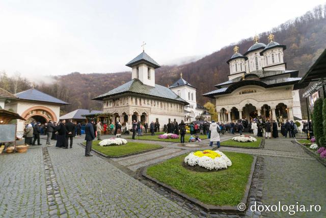Sfânta Liturghie de la Proclamarea Canonizării Sfântului Cuvios Mucenic Visarion de la LainiciSfânta Liturghie de la Proclamarea Canonizării Sfântului Cuvios Mucenic Visarion de la Lainici