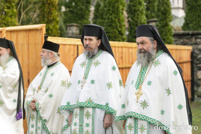 Sfânta Liturghie de la Proclamarea Canonizării Sfântului Cuvios Mucenic Visarion de la LainiciSfânta Liturghie de la Proclamarea Canonizării Sfântului Cuvios Mucenic Visarion de la Lainici