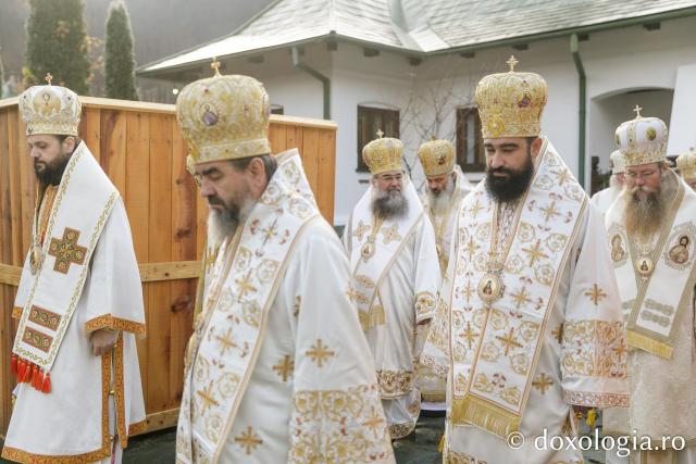 Sfânta Liturghie de la Proclamarea Canonizării Sfântului Cuvios Mucenic Visarion de la LainiciSfânta Liturghie de la Proclamarea Canonizării Sfântului Cuvios Mucenic Visarion de la Lainici