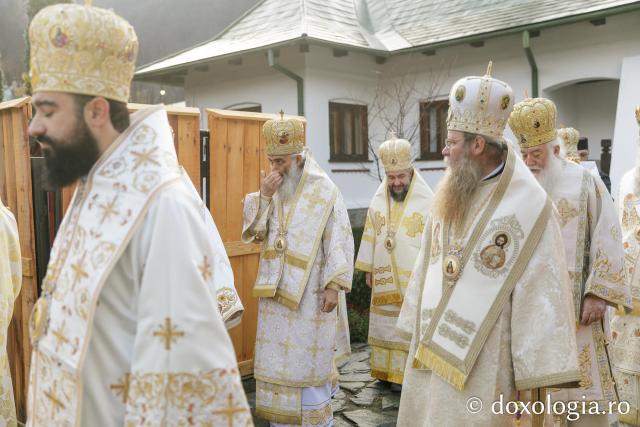 Sfânta Liturghie de la Proclamarea Canonizării Sfântului Cuvios Mucenic Visarion de la LainiciSfânta Liturghie de la Proclamarea Canonizării Sfântului Cuvios Mucenic Visarion de la Lainici