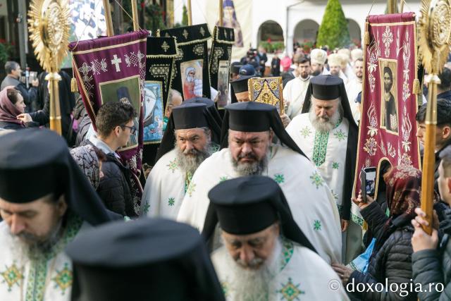 Sfânta Liturghie de la Proclamarea Canonizării Sfântului Cuvios Mucenic Visarion de la LainiciSfânta Liturghie de la Proclamarea Canonizării Sfântului Cuvios Mucenic Visarion de la Lainici