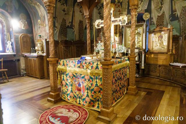 Sfânta Liturghie de la Proclamarea Canonizării Sfântului Cuvios Mucenic Visarion de la LainiciSfânta Liturghie de la Proclamarea Canonizării Sfântului Cuvios Mucenic Visarion de la Lainici