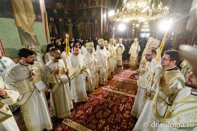 Sfânta Liturghie de la Proclamarea Canonizării Sfântului Cuvios Mucenic Visarion de la LainiciSfânta Liturghie de la Proclamarea Canonizării Sfântului Cuvios Mucenic Visarion de la Lainici
