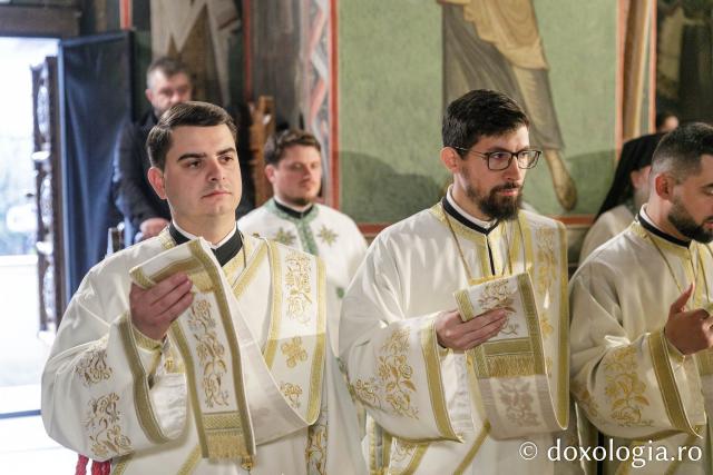Sfânta Liturghie de la Proclamarea Canonizării Sfântului Cuvios Mucenic Visarion de la LainiciSfânta Liturghie de la Proclamarea Canonizării Sfântului Cuvios Mucenic Visarion de la Lainici