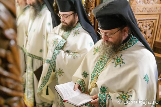 Sfânta Liturghie de la Proclamarea Canonizării Sfântului Cuvios Mucenic Visarion de la LainiciSfânta Liturghie de la Proclamarea Canonizării Sfântului Cuvios Mucenic Visarion de la Lainici