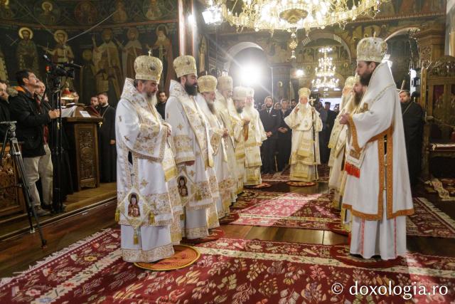 Sfânta Liturghie de la Proclamarea Canonizării Sfântului Cuvios Mucenic Visarion de la LainiciSfânta Liturghie de la Proclamarea Canonizării Sfântului Cuvios Mucenic Visarion de la Lainici