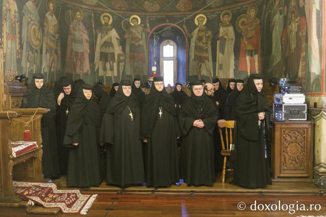 Sfânta Liturghie de la Proclamarea Canonizării Sfântului Cuvios Mucenic Visarion de la LainiciSfânta Liturghie de la Proclamarea Canonizării Sfântului Cuvios Mucenic Visarion de la Lainici