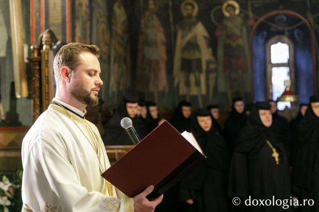 Sfânta Liturghie de la Proclamarea Canonizării Sfântului Cuvios Mucenic Visarion de la LainiciSfânta Liturghie de la Proclamarea Canonizării Sfântului Cuvios Mucenic Visarion de la Lainici
