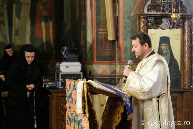 Sfânta Liturghie de la Proclamarea Canonizării Sfântului Cuvios Mucenic Visarion de la LainiciSfânta Liturghie de la Proclamarea Canonizării Sfântului Cuvios Mucenic Visarion de la Lainici