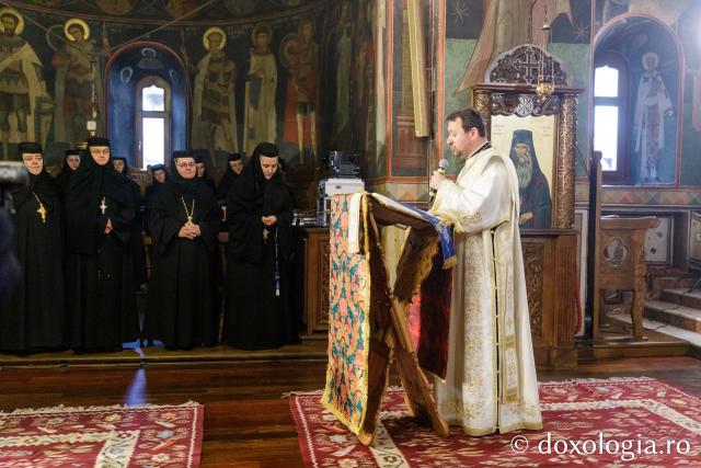 Sfânta Liturghie de la Proclamarea Canonizării Sfântului Cuvios Mucenic Visarion de la LainiciSfânta Liturghie de la Proclamarea Canonizării Sfântului Cuvios Mucenic Visarion de la Lainici