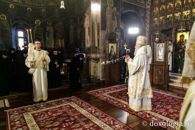 Sfânta Liturghie de la Proclamarea Canonizării Sfântului Cuvios Mucenic Visarion de la LainiciSfânta Liturghie de la Proclamarea Canonizării Sfântului Cuvios Mucenic Visarion de la Lainici