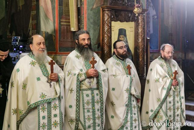 Sfânta Liturghie de la Proclamarea Canonizării Sfântului Cuvios Mucenic Visarion de la LainiciSfânta Liturghie de la Proclamarea Canonizării Sfântului Cuvios Mucenic Visarion de la Lainici