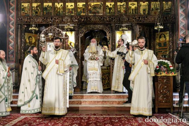 Sfânta Liturghie de la Proclamarea Canonizării Sfântului Cuvios Mucenic Visarion de la LainiciSfânta Liturghie de la Proclamarea Canonizării Sfântului Cuvios Mucenic Visarion de la Lainici
