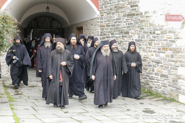 Priveghere la Mănăstirea Vatoped în cinstea Sfântului Cuvios Dionisie de la Colciu(Foto) Priveghere la Mănăstirea Vatoped în cinstea Sfântului Cuvios Dionisie de la Colciu