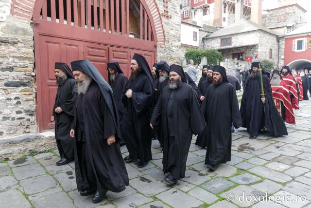 Priveghere la Mănăstirea Vatoped în cinstea Sfântului Cuvios Dionisie de la Colciu(Foto) Priveghere la Mănăstirea Vatoped în cinstea Sfântului Cuvios Dionisie de la Colciu
