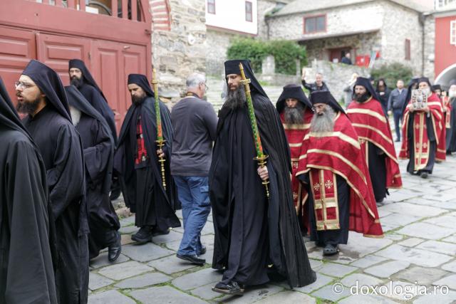 Priveghere la Mănăstirea Vatoped în cinstea Sfântului Cuvios Dionisie de la Colciu(Foto) Priveghere la Mănăstirea Vatoped în cinstea Sfântului Cuvios Dionisie de la Colciu