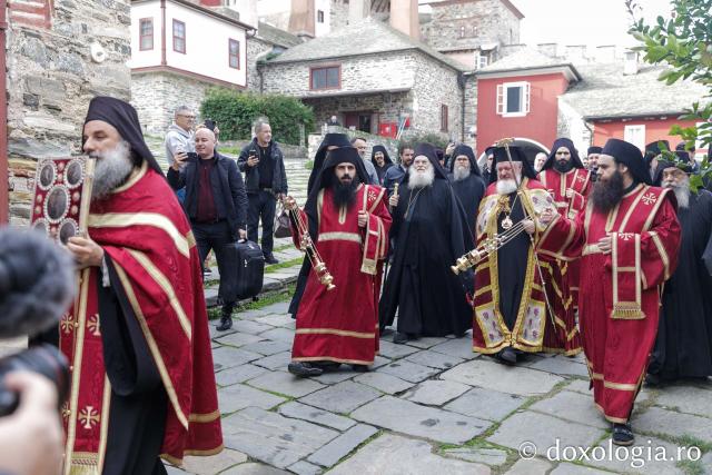 Priveghere la Mănăstirea Vatoped în cinstea Sfântului Cuvios Dionisie de la Colciu(Foto) Priveghere la Mănăstirea Vatoped în cinstea Sfântului Cuvios Dionisie de la Colciu