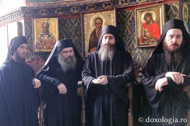 Priveghere la Mănăstirea Vatoped în cinstea Sfântului Cuvios Dionisie de la Colciu(Foto) Priveghere la Mănăstirea Vatoped în cinstea Sfântului Cuvios Dionisie de la Colciu