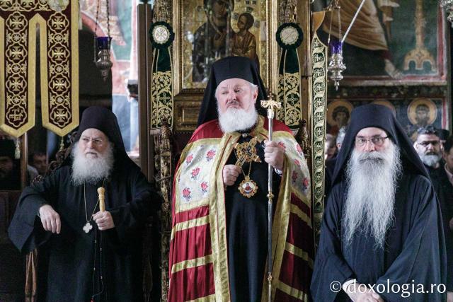 Priveghere la Mănăstirea Vatoped în cinstea Sfântului Cuvios Dionisie de la Colciu(Foto) Priveghere la Mănăstirea Vatoped în cinstea Sfântului Cuvios Dionisie de la Colciu