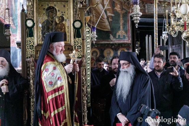 Priveghere la Mănăstirea Vatoped în cinstea Sfântului Cuvios Dionisie de la Colciu(Foto) Priveghere la Mănăstirea Vatoped în cinstea Sfântului Cuvios Dionisie de la Colciu