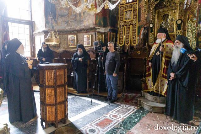 Priveghere la Mănăstirea Vatoped în cinstea Sfântului Cuvios Dionisie de la Colciu(Foto) Priveghere la Mănăstirea Vatoped în cinstea Sfântului Cuvios Dionisie de la Colciu