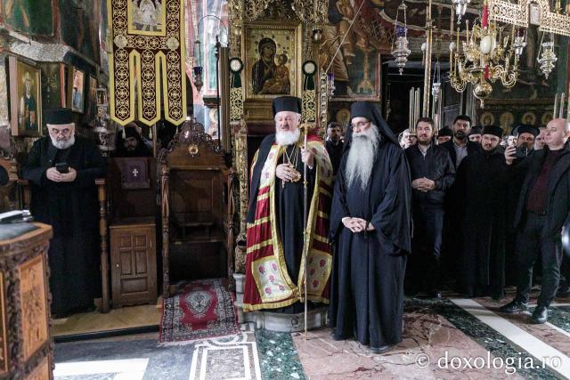 Priveghere la Mănăstirea Vatoped în cinstea Sfântului Cuvios Dionisie de la Colciu(Foto) Priveghere la Mănăstirea Vatoped în cinstea Sfântului Cuvios Dionisie de la Colciu