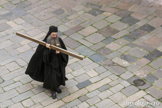 Priveghere la Mănăstirea Vatoped în cinstea Sfântului Cuvios Dionisie de la Colciu(Foto) Priveghere la Mănăstirea Vatoped în cinstea Sfântului Cuvios Dionisie de la Colciu