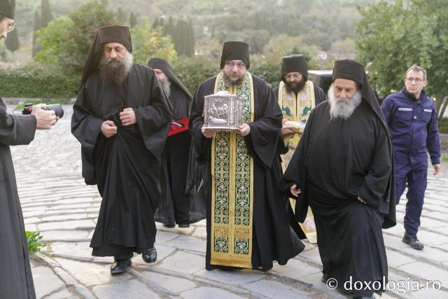 Priveghere la Mănăstirea Vatoped în cinstea Sfântului Cuvios Dionisie de la Colciu(Foto) Priveghere la Mănăstirea Vatoped în cinstea Sfântului Cuvios Dionisie de la Colciu