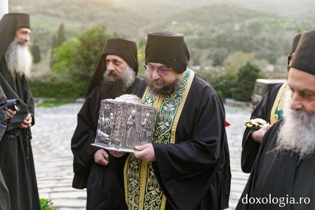 Priveghere la Mănăstirea Vatoped în cinstea Sfântului Cuvios Dionisie de la Colciu(Foto) Priveghere la Mănăstirea Vatoped în cinstea Sfântului Cuvios Dionisie de la Colciu