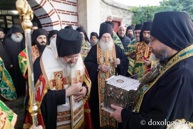 Priveghere la Mănăstirea Vatoped în cinstea Sfântului Cuvios Dionisie de la Colciu(Foto) Priveghere la Mănăstirea Vatoped în cinstea Sfântului Cuvios Dionisie de la Colciu