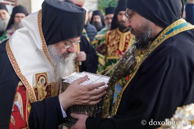 Priveghere la Mănăstirea Vatoped în cinstea Sfântului Cuvios Dionisie de la Colciu(Foto) Priveghere la Mănăstirea Vatoped în cinstea Sfântului Cuvios Dionisie de la Colciu