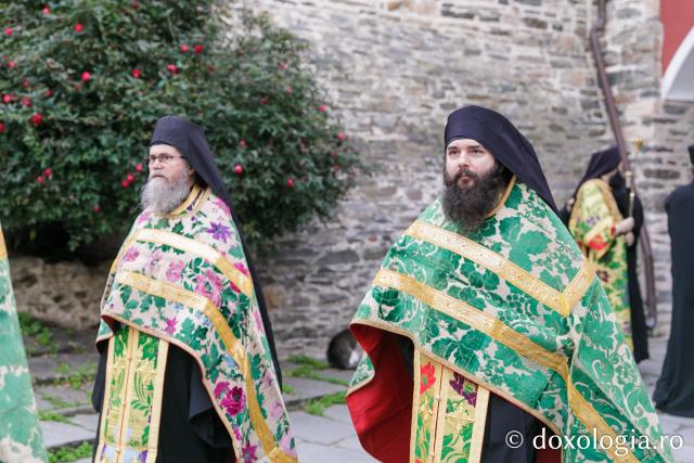 Priveghere la Mănăstirea Vatoped în cinstea Sfântului Cuvios Dionisie de la Colciu(Foto) Priveghere la Mănăstirea Vatoped în cinstea Sfântului Cuvios Dionisie de la Colciu