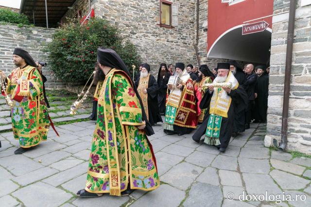 Priveghere la Mănăstirea Vatoped în cinstea Sfântului Cuvios Dionisie de la Colciu(Foto) Priveghere la Mănăstirea Vatoped în cinstea Sfântului Cuvios Dionisie de la Colciu