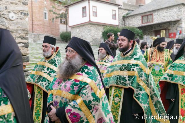 Priveghere la Mănăstirea Vatoped în cinstea Sfântului Cuvios Dionisie de la Colciu(Foto) Priveghere la Mănăstirea Vatoped în cinstea Sfântului Cuvios Dionisie de la Colciu
