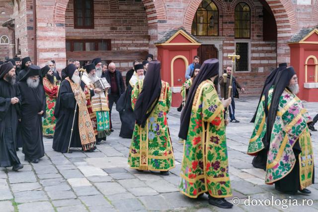 Priveghere la Mănăstirea Vatoped în cinstea Sfântului Cuvios Dionisie de la Colciu(Foto) Priveghere la Mănăstirea Vatoped în cinstea Sfântului Cuvios Dionisie de la Colciu