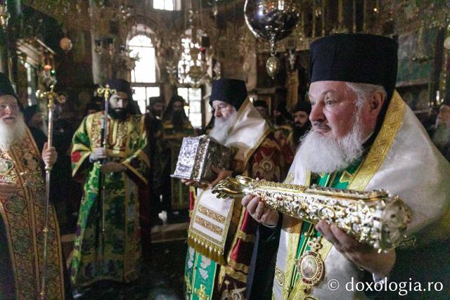 Priveghere la Mănăstirea Vatoped în cinstea Sfântului Cuvios Dionisie de la Colciu(Foto) Priveghere la Mănăstirea Vatoped în cinstea Sfântului Cuvios Dionisie de la Colciu