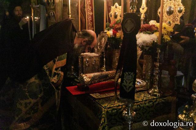 Priveghere la Mănăstirea Vatoped în cinstea Sfântului Cuvios Dionisie de la Colciu(Foto) Priveghere la Mănăstirea Vatoped în cinstea Sfântului Cuvios Dionisie de la Colciu