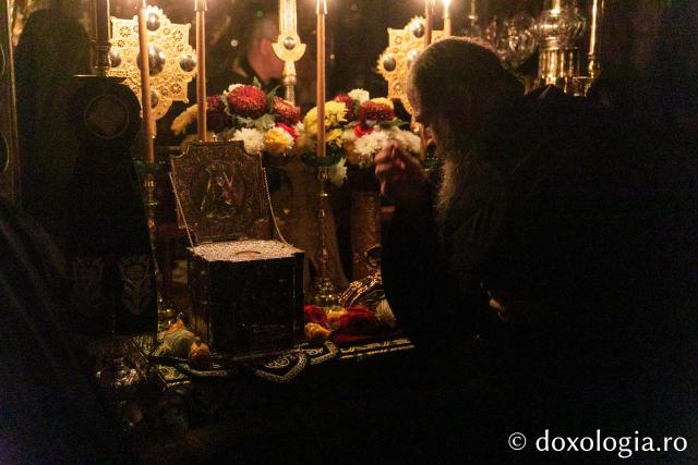 Priveghere la Mănăstirea Vatoped în cinstea Sfântului Cuvios Dionisie de la Colciu(Foto) Priveghere la Mănăstirea Vatoped în cinstea Sfântului Cuvios Dionisie de la Colciu