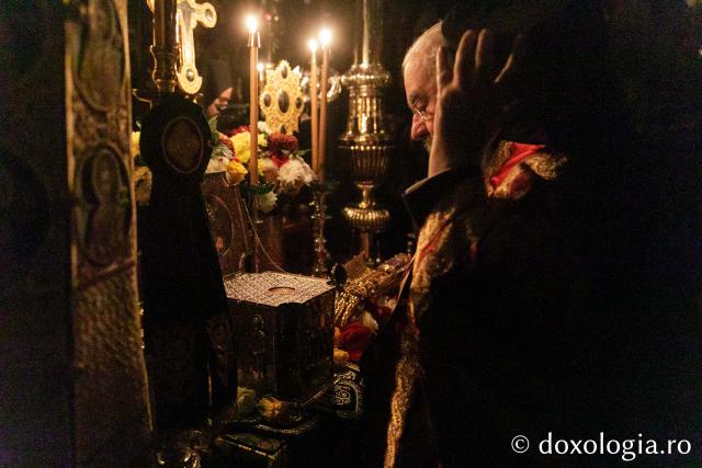 Priveghere la Mănăstirea Vatoped în cinstea Sfântului Cuvios Dionisie de la Colciu(Foto) Priveghere la Mănăstirea Vatoped în cinstea Sfântului Cuvios Dionisie de la Colciu