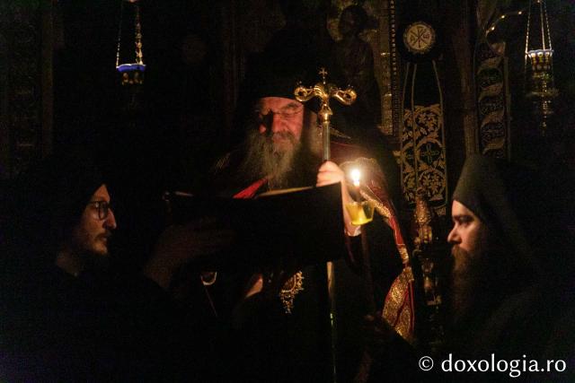 Priveghere la Mănăstirea Vatoped în cinstea Sfântului Cuvios Dionisie de la Colciu(Foto) Priveghere la Mănăstirea Vatoped în cinstea Sfântului Cuvios Dionisie de la Colciu