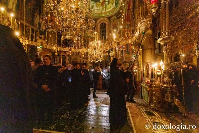 Priveghere la Mănăstirea Vatoped în cinstea Sfântului Cuvios Dionisie de la Colciu(Foto) Priveghere la Mănăstirea Vatoped în cinstea Sfântului Cuvios Dionisie de la Colciu