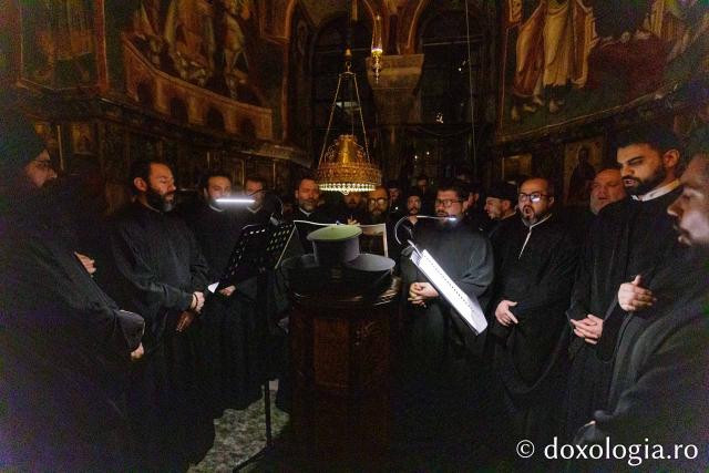 Priveghere la Mănăstirea Vatoped în cinstea Sfântului Cuvios Dionisie de la Colciu(Foto) Priveghere la Mănăstirea Vatoped în cinstea Sfântului Cuvios Dionisie de la Colciu