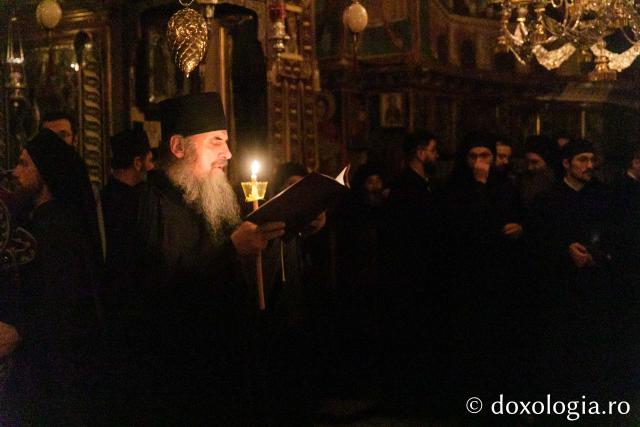 Priveghere la Mănăstirea Vatoped în cinstea Sfântului Cuvios Dionisie de la Colciu(Foto) Priveghere la Mănăstirea Vatoped în cinstea Sfântului Cuvios Dionisie de la Colciu