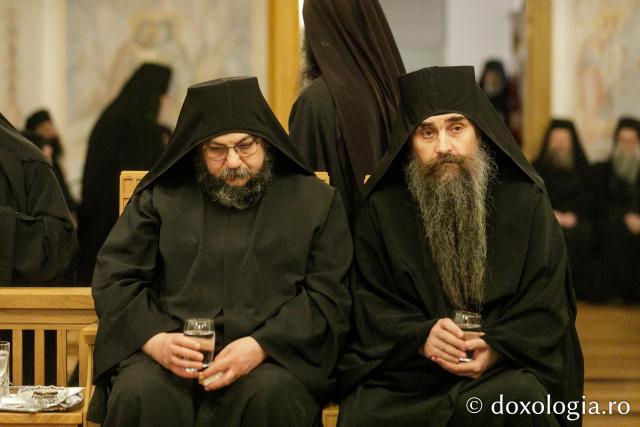 Priveghere la Mănăstirea Vatoped în cinstea Sfântului Cuvios Dionisie de la Colciu(Foto) Priveghere la Mănăstirea Vatoped în cinstea Sfântului Cuvios Dionisie de la Colciu