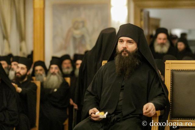 Priveghere la Mănăstirea Vatoped în cinstea Sfântului Cuvios Dionisie de la Colciu(Foto) Priveghere la Mănăstirea Vatoped în cinstea Sfântului Cuvios Dionisie de la Colciu