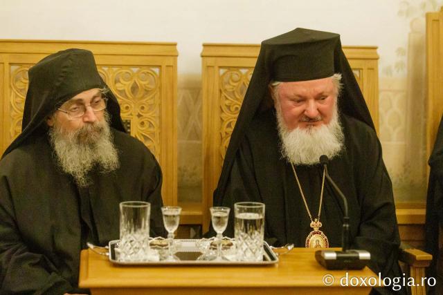 Priveghere la Mănăstirea Vatoped în cinstea Sfântului Cuvios Dionisie de la Colciu(Foto) Priveghere la Mănăstirea Vatoped în cinstea Sfântului Cuvios Dionisie de la Colciu