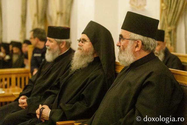 Priveghere la Mănăstirea Vatoped în cinstea Sfântului Cuvios Dionisie de la Colciu(Foto) Priveghere la Mănăstirea Vatoped în cinstea Sfântului Cuvios Dionisie de la Colciu